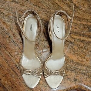 FIONI Clothing Women's Elegant Gold Heels Size 9